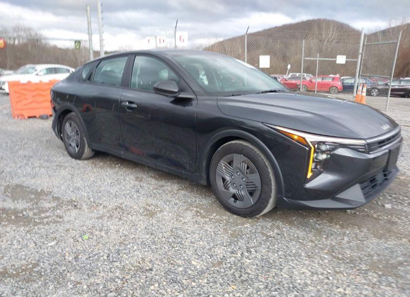 2025 Kia K4 LX (VIN 3KPFT4DE9SE014455) main photo