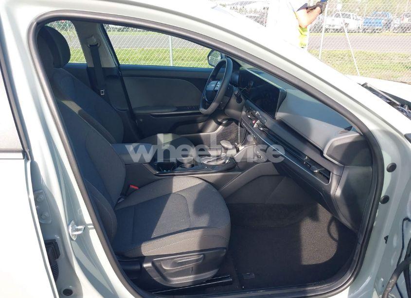 Photo 5 of 2025 Kia K4 LXS (VIN 3KPFT4DE9SE042546)