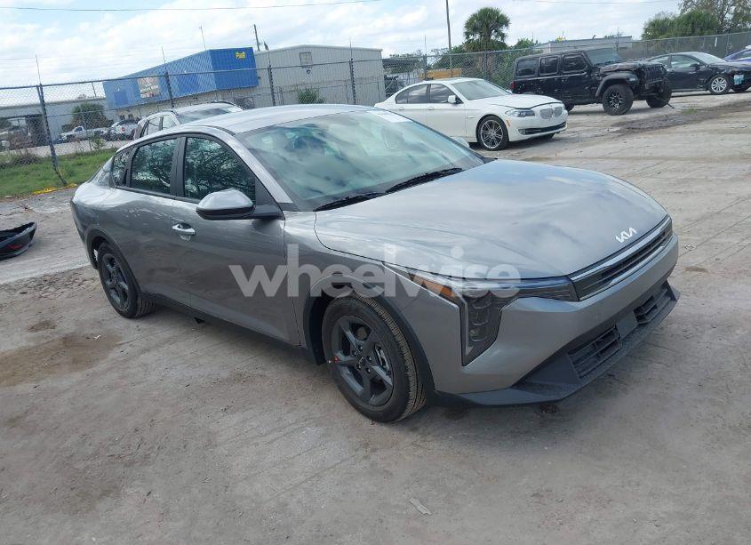 2025 Kia K4 LXS (VIN 3KPFT4DE9SE062909) main photo