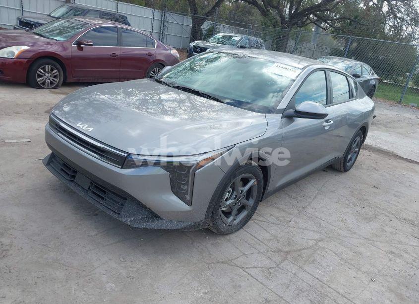 Photo 2 of 2025 Kia K4 LXS (VIN 3KPFT4DE9SE062909)
