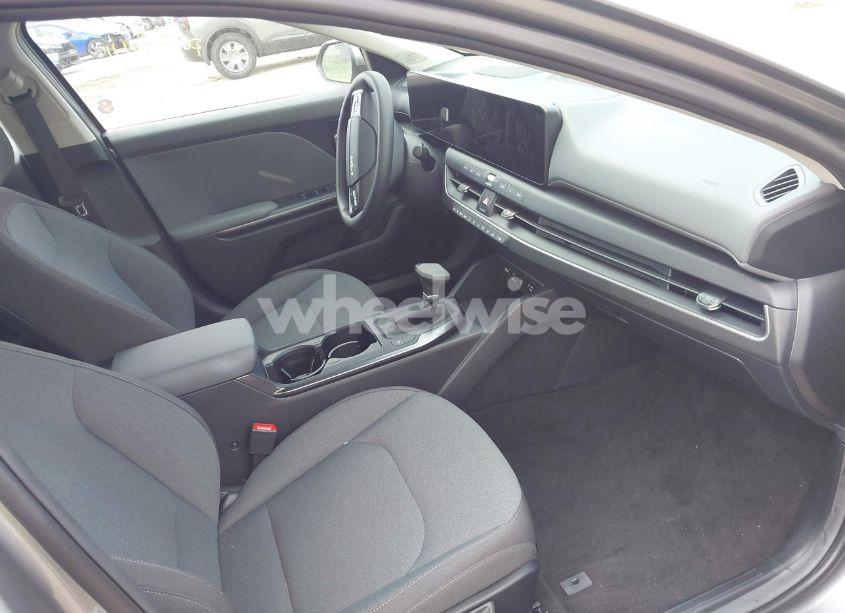 Photo 5 of 2025 Kia K4 LXS (VIN 3KPFT4DE9SE062909)