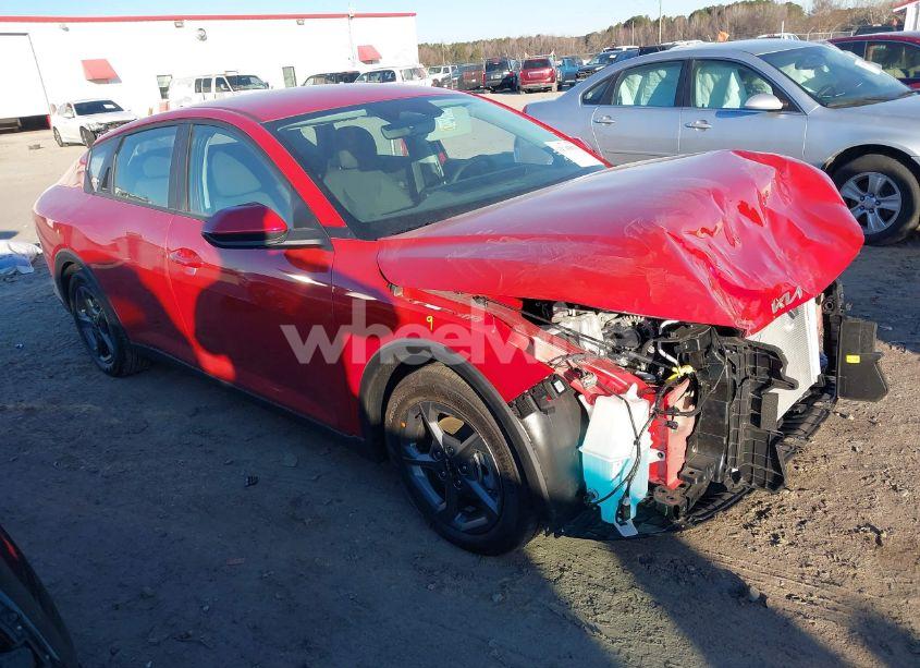 2025 Kia K4 LXS (VIN 3KPFT4DEXSE004193) main photo