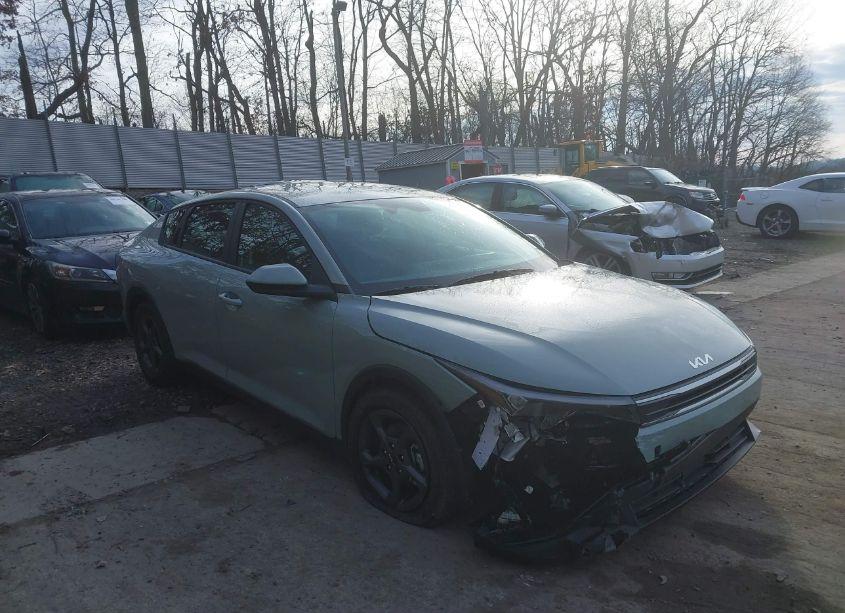 2025 Kia K4 LXS (VIN 3KPFT4DEXSE005098) main photo