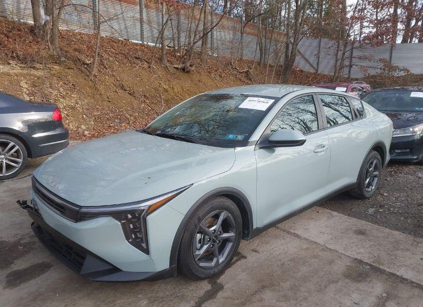 Photo 2 of 2025 Kia K4 LXS (VIN 3KPFT4DEXSE005098)