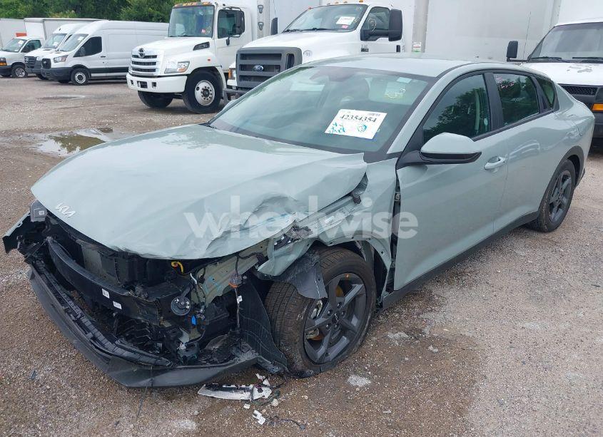 Photo 2 of 2025 Kia K4 LXS (VIN 3KPFT4DEXSE032754)