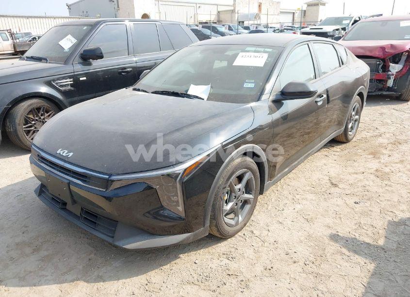 Photo 2 of 2025 Kia K4 LXS (VIN 3KPFT4DEXSE036951)