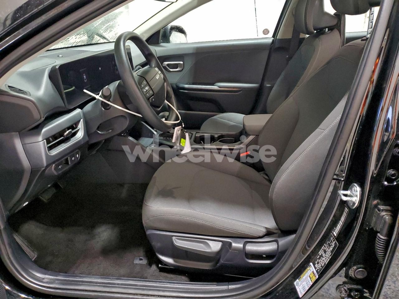 Photo 7 of 2025 KIA K4 LX (VIN 3KPFT4DEXSE107243)