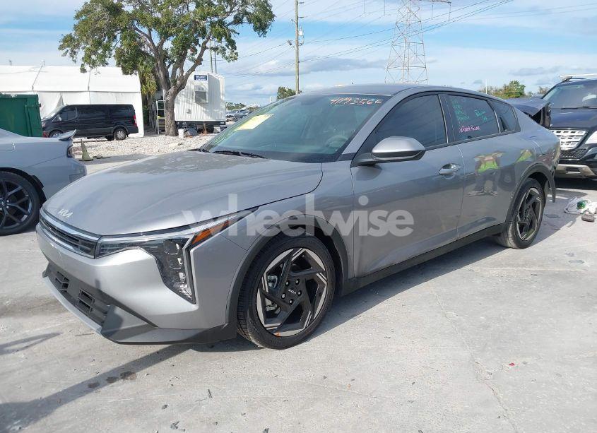 Photo 2 of 2025 Kia K4 EX (VIN 3KPFU4DE1SE016424)