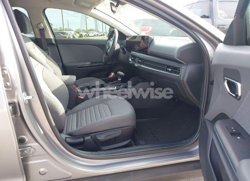 Photo 5 of 2025 Kia K4 EX (VIN 3KPFU4DE1SE016424)