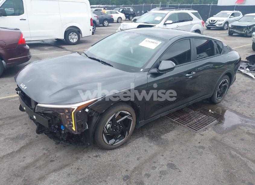 Photo 2 of 2025 Kia K4 EX (VIN 3KPFU4DE2SE003245)