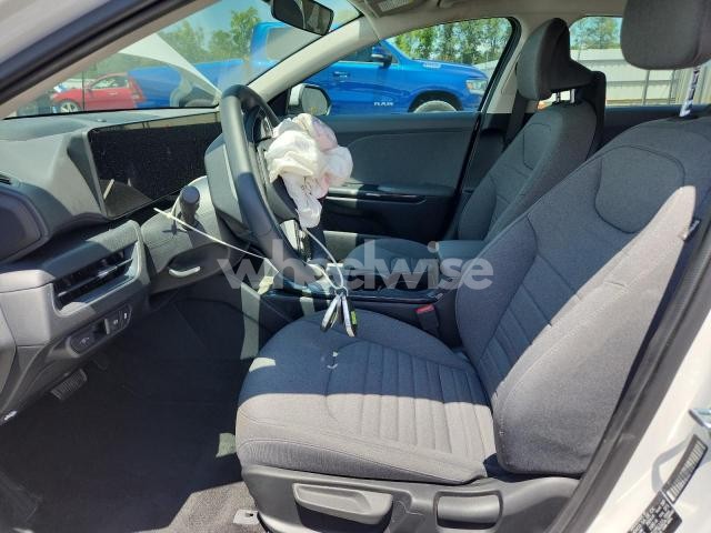 Photo 2 of 2025 KIA K4 EX (VIN 3KPFU4DE5SE006785)