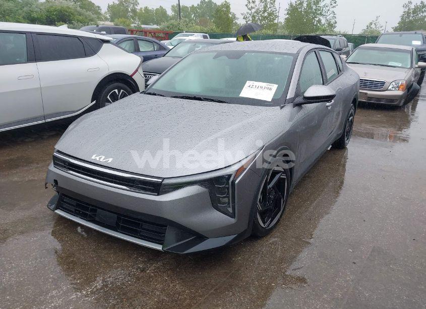 Photo 2 of 2025 Kia K4 EX (VIN 3KPFU4DE6SE061844)
