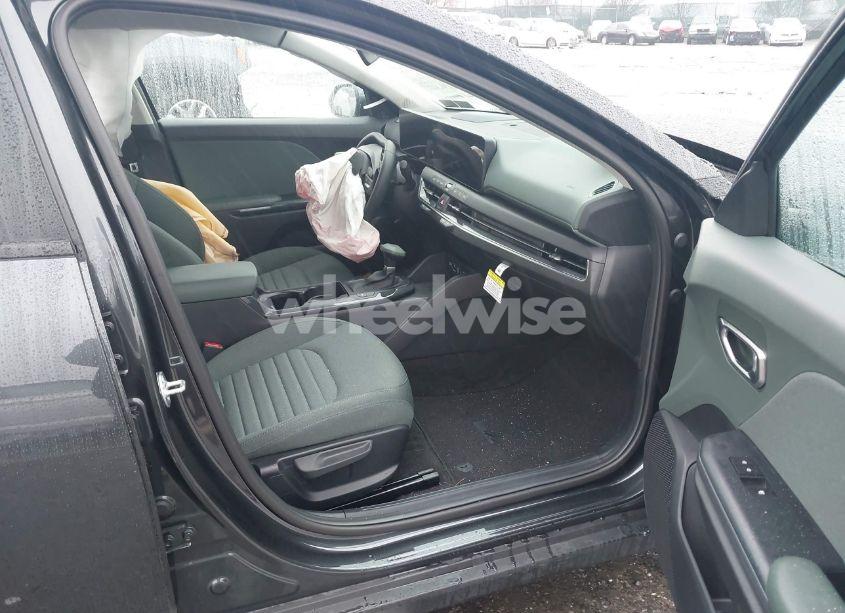 Photo 5 of 2025 Kia K4 EX (VIN 3KPFU4DE9SE020236)
