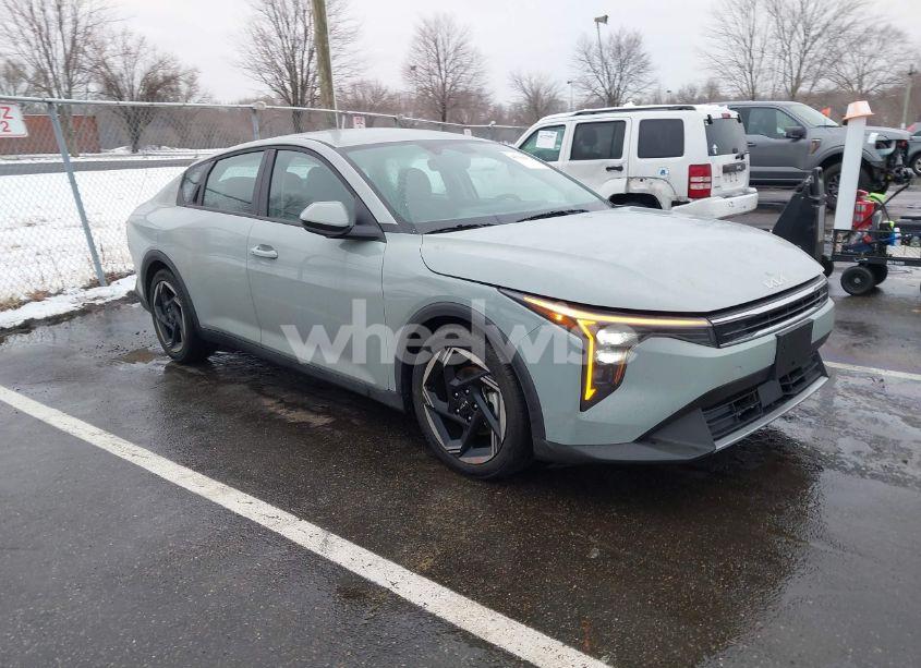 2025 Kia K4 EX (VIN 3KPFU4DEXSE014185) main photo