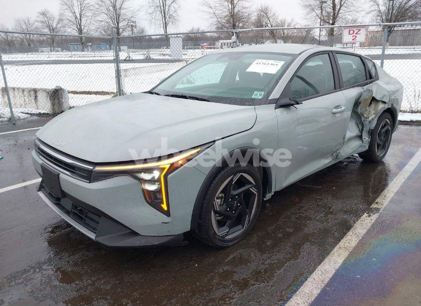 Photo 2 of 2025 Kia K4 EX (VIN 3KPFU4DEXSE014185)