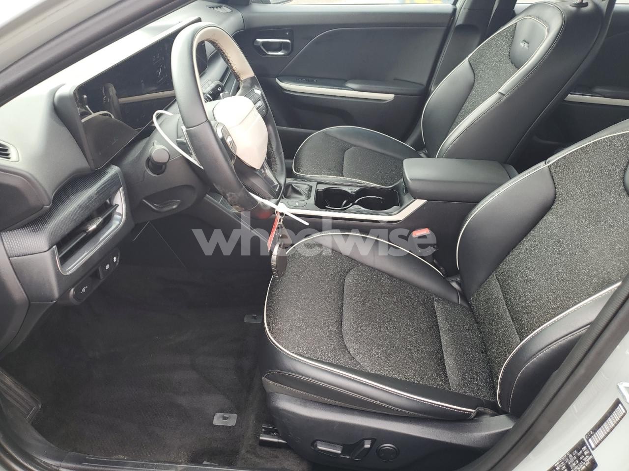 Photo 7 of 2025 KIA K4 GT LINE (VIN 3KPFW4DE6SE063166)