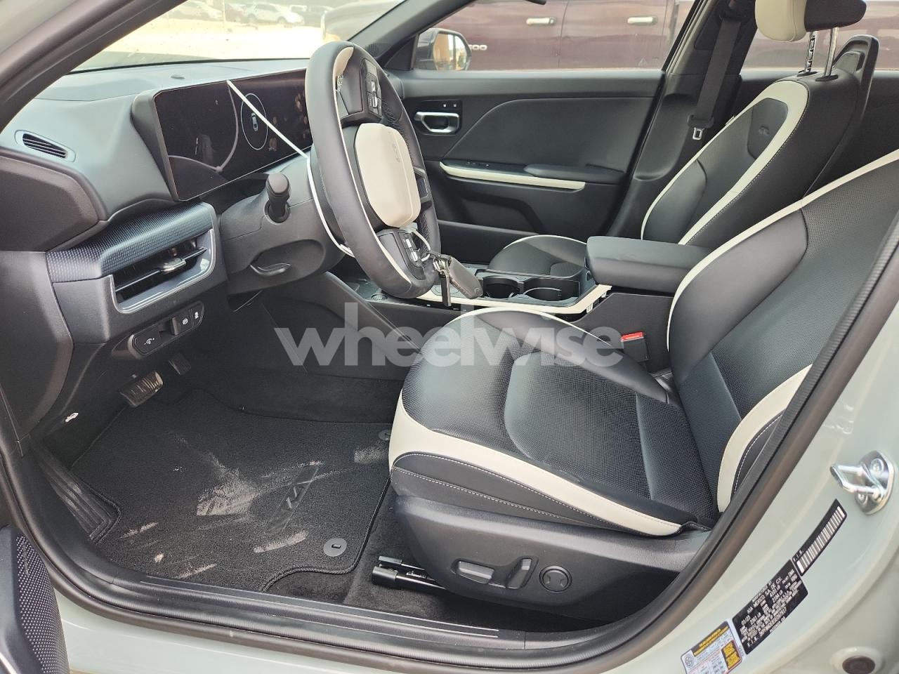 Photo 7 of 2025 KIA K4 GT LINE (VIN 3KPFW4DE8SE097917)