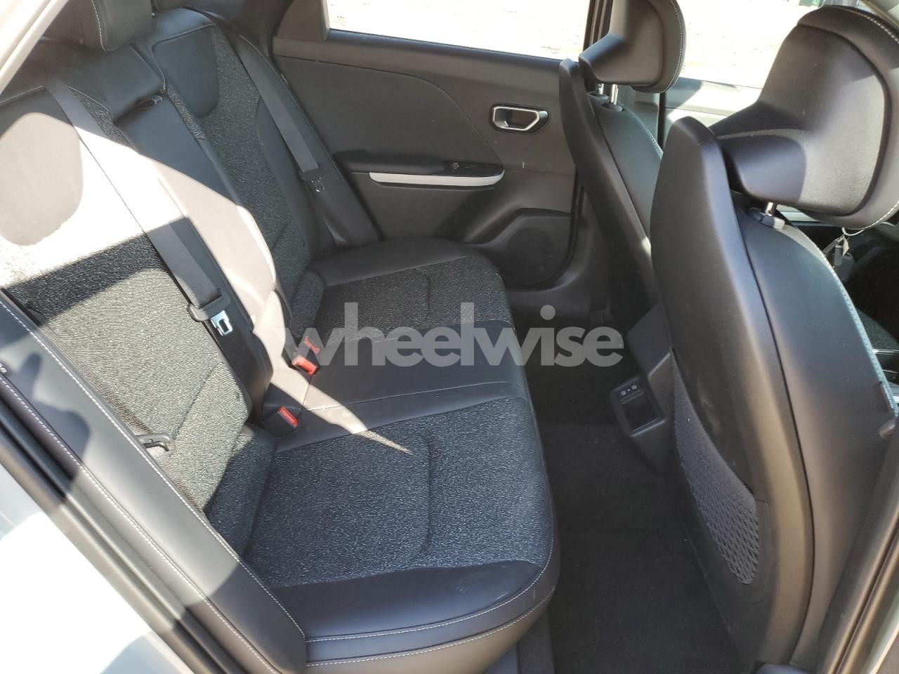 Photo 10 of 2025 KIA K4 GT LINE (VIN 3KPFW4DE8SE178982)