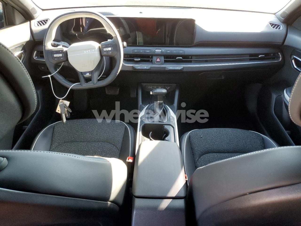 Photo 8 of 2025 KIA K4 GT LINE (VIN 3KPFW4DE8SE178982)