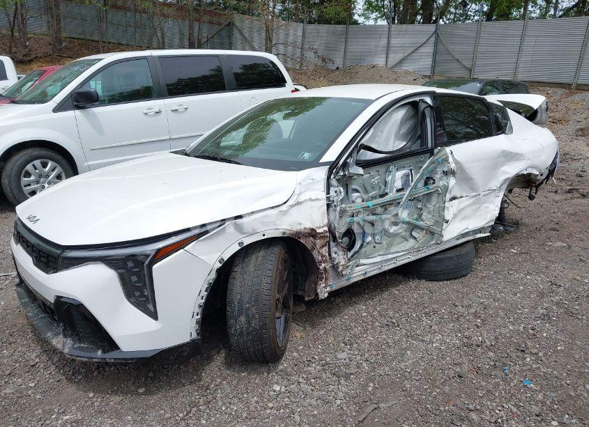 Photo 2 of 2025 Kia K4 GT-LINE (VIN 3KPFW4DEXSE044958)