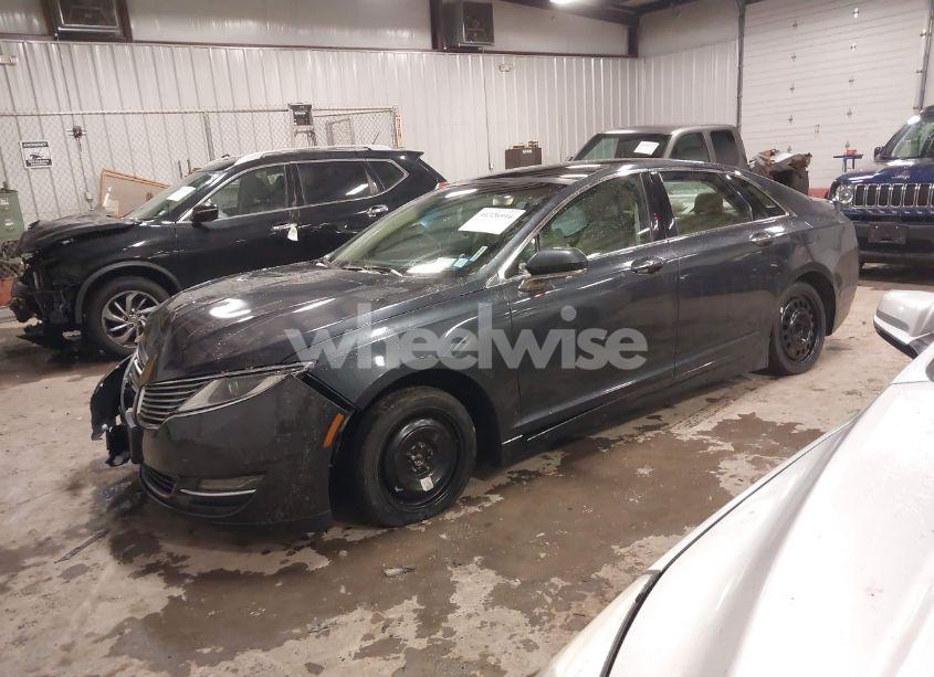 Photo 2 of 2013 Lincoln Mkz (VIN 3LN6L2G95DR812770)