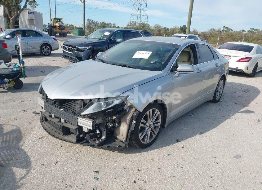 Photo 2 of 2013 Lincoln Mkz (VIN 3LN6L2GK1DR801025)