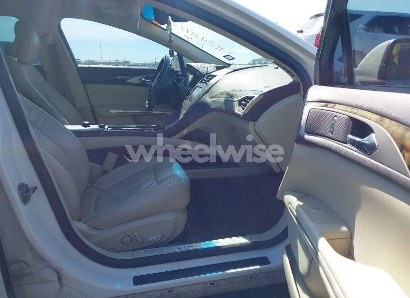 Photo 5 of 2013 Lincoln Mkz (VIN 3LN6L2GK3DR824094)