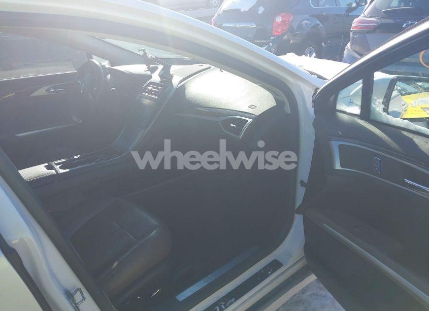 Photo 5 of 2015 Lincoln Mkz (VIN 3LN6L2J91FR624002)