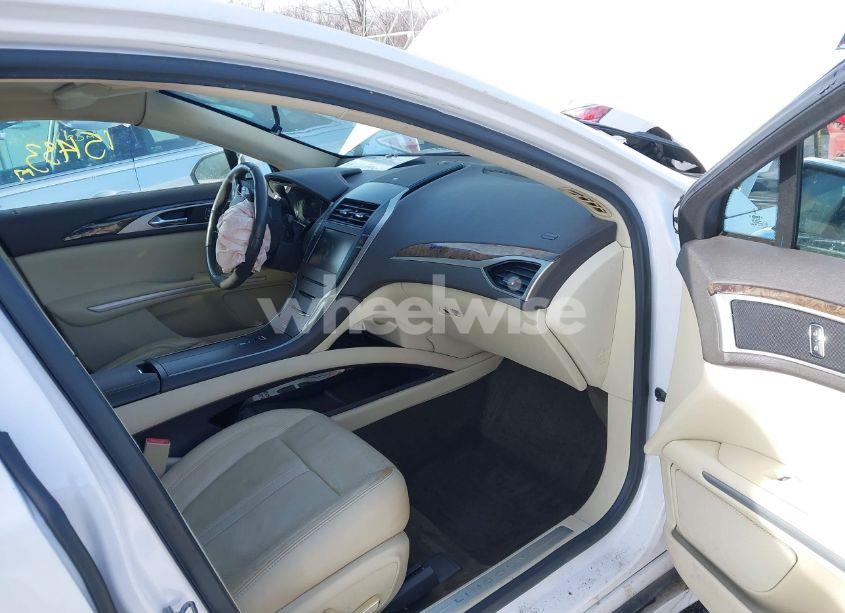 Photo 5 of 2013 Lincoln Mkz (VIN 3LN6L2J95DR803074)