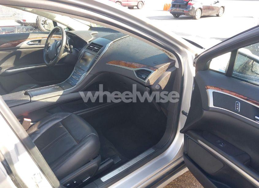 Photo 5 of 2013 Lincoln Mkz (VIN 3LN6L2JK6DR801918)