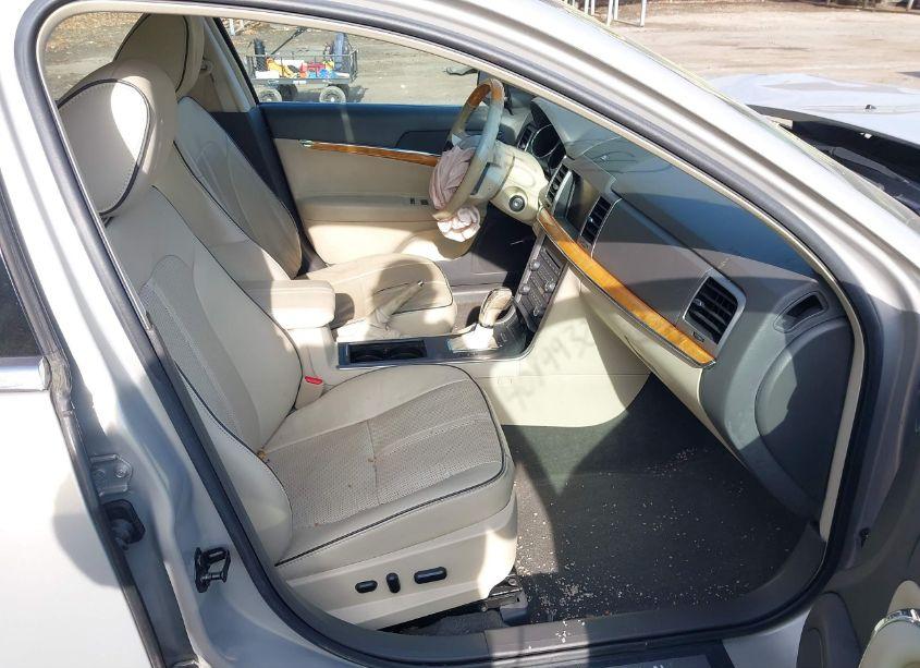 Photo 5 of 2010 Lincoln Mkz (VIN 3LNHL2GC5AR638313)