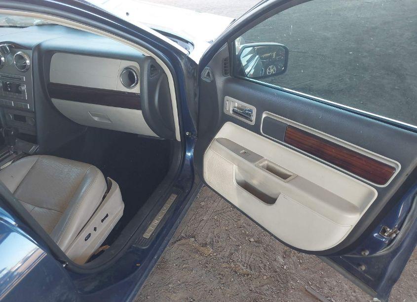 Photo 5 of 2006 Lincoln Zephyr (VIN 3LNHM26106R662393)