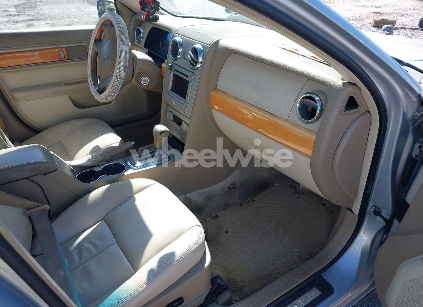 Photo 5 of 2006 Lincoln Zephyr (VIN 3LNHM261X6R626551)