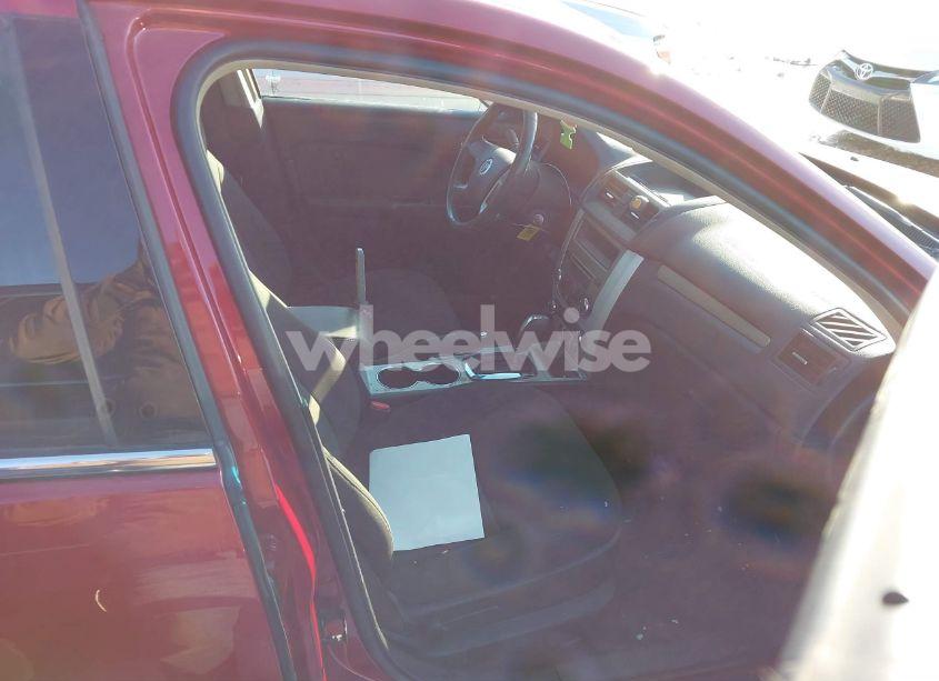 Photo 5 of 2010 Mercury Milan (VIN 3MEHM0HA3AR635945)