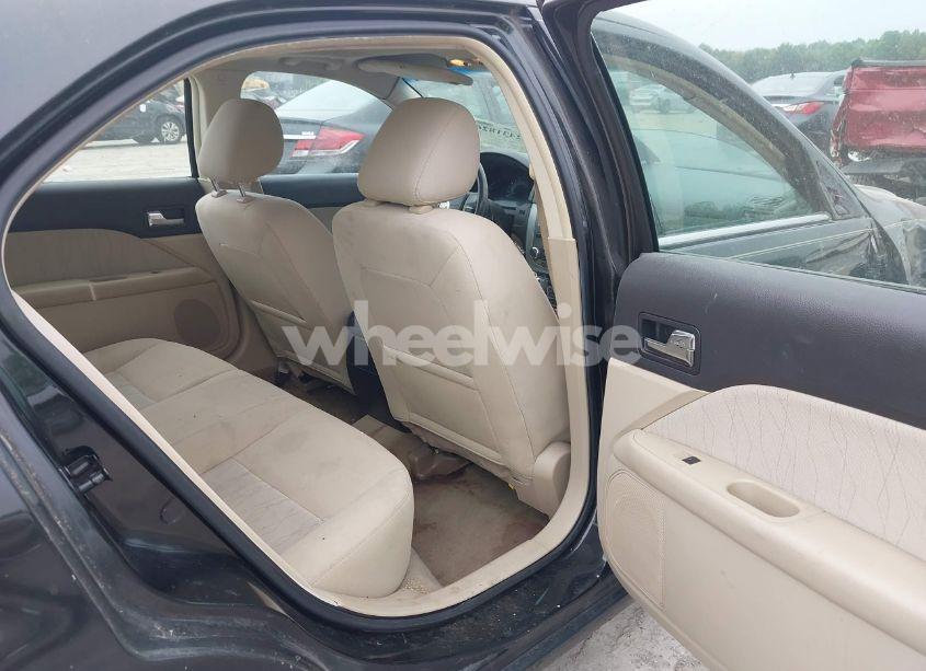 Photo 8 of 2011 Mercury Milan N/A (VIN 3MEHM0HA4BR600087)