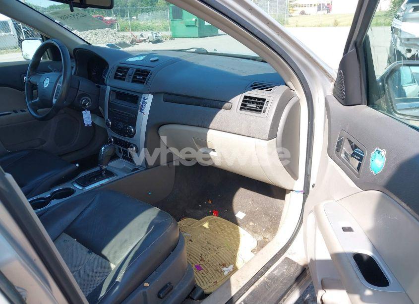 Photo 5 of 2010 Mercury Milan PREMIER (VIN 3MEHM0JG9AR601426)