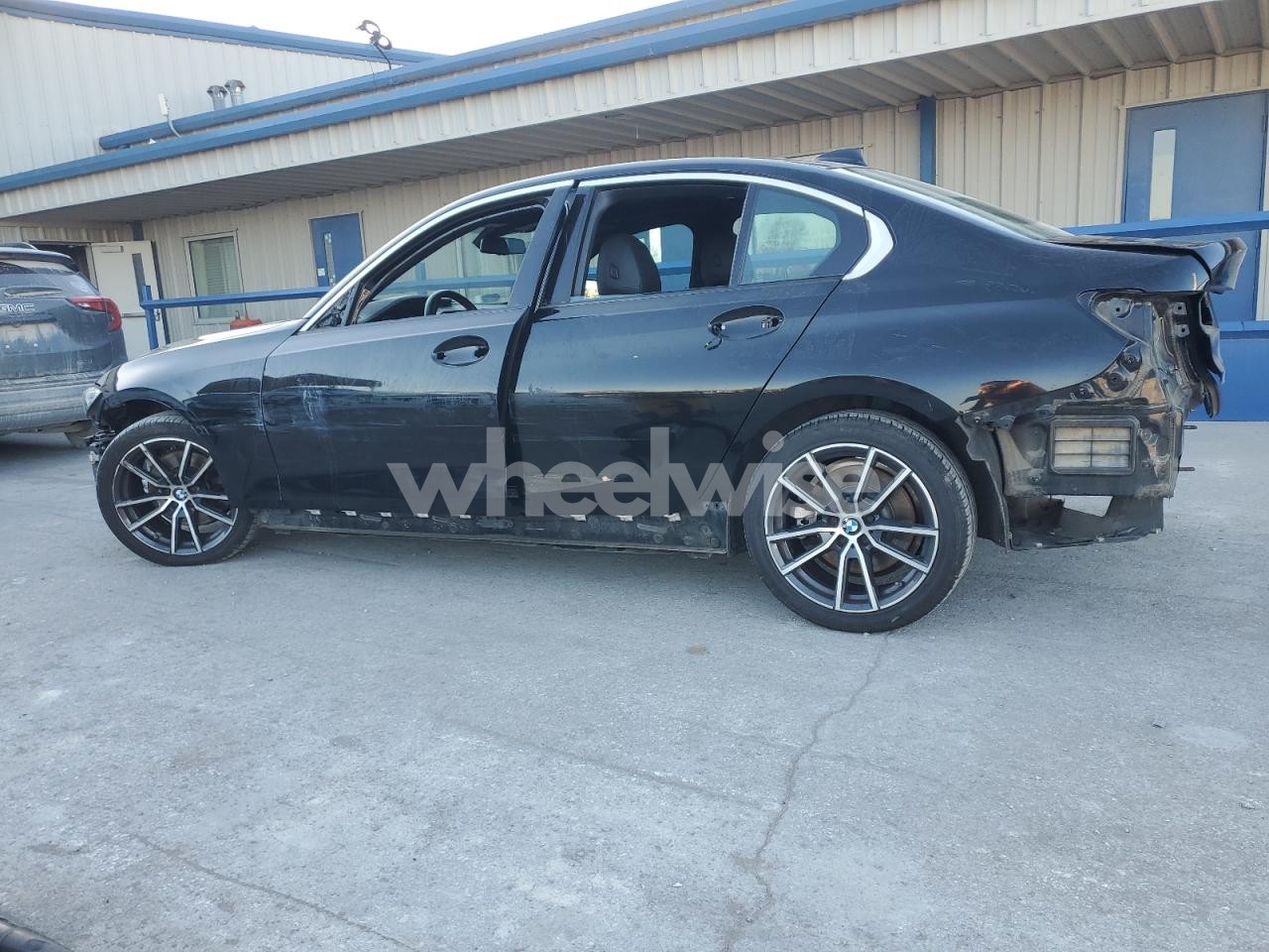 Photo 2 of 2020 BMW 330I (VIN 3MW5R1J02L8B11835)