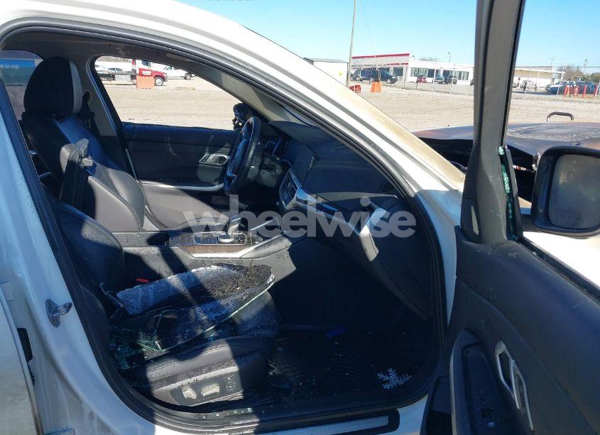 Photo 5 of 2019 Bmw 330i (VIN 3MW5R1J54K8A03744)