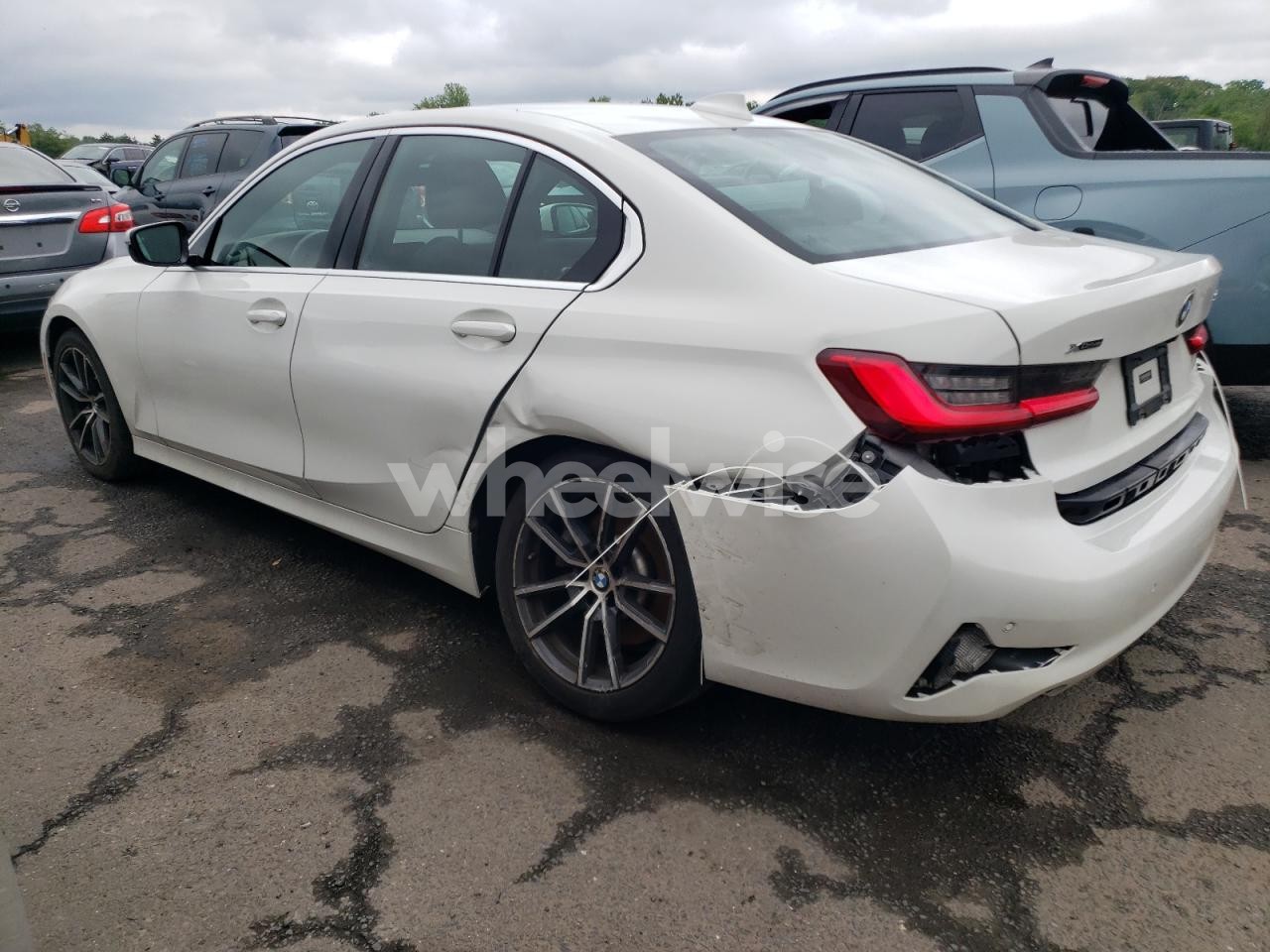 Photo 2 of 2021 BMW 330XI (VIN 3MW5R7J09M8B66030)
