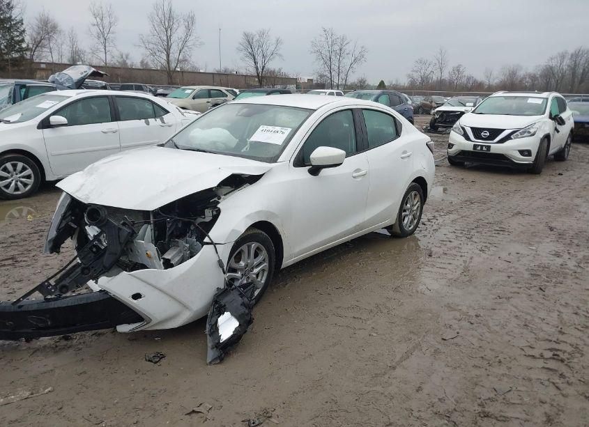 Photo 2 of 2018 Toyota Yaris IA (VIN 3MYDLBYV0JY325289)