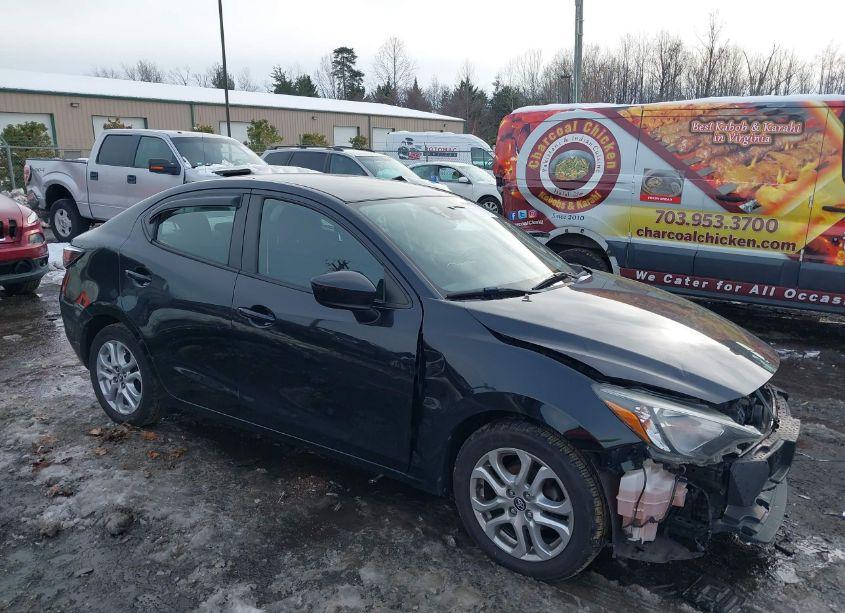 2018 Toyota Yaris IA (VIN 3MYDLBYV3JY327554) main photo