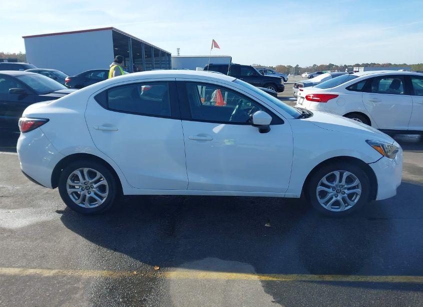 Photo 13 of 2018 Toyota Yaris IA (VIN 3MYDLBYV4JY320497)