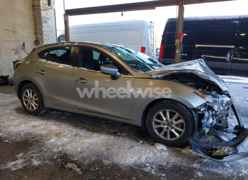 2015 Mazda Mazda3 I TOURING (VIN 3MZBM1L71FM188994) main photo