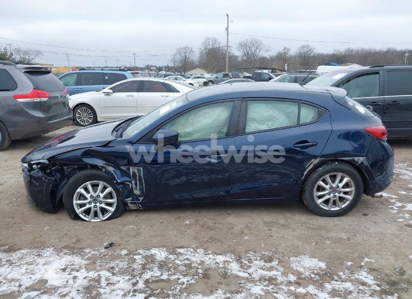 Photo 14 of 2018 Mazda Mazda3 SPORT (VIN 3MZBN1K73JM194075)
