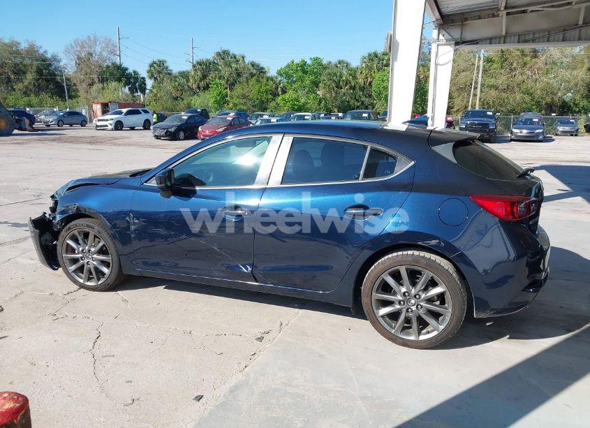 Photo 14 of 2018 Mazda Mazda3 TOURING (VIN 3MZBN1L30JM273120)