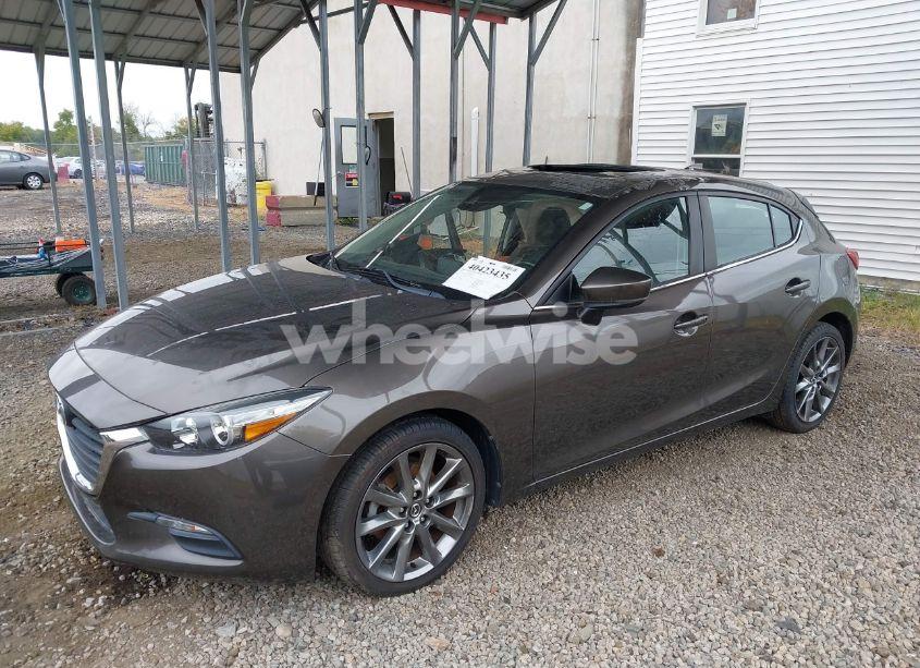 Photo 2 of 2018 Mazda Mazda3 TOURING (VIN 3MZBN1L31JM181613)