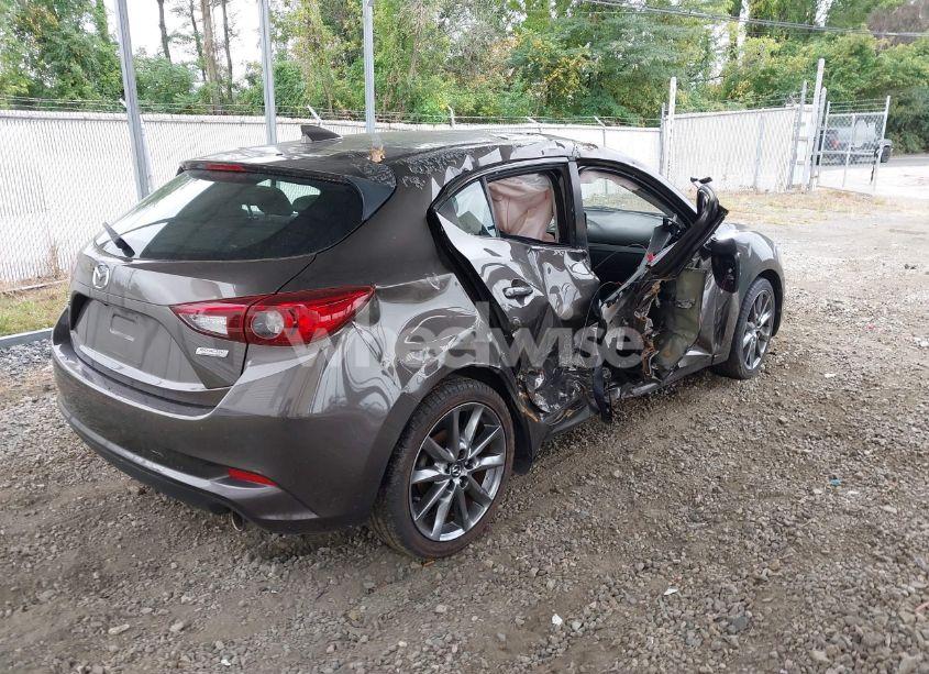 Photo 4 of 2018 Mazda Mazda3 TOURING (VIN 3MZBN1L31JM181613)