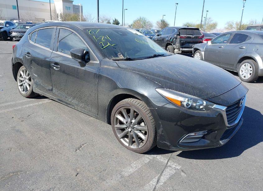 2018 Mazda Mazda3 TOURING (VIN 3MZBN1L32JM273992) main photo