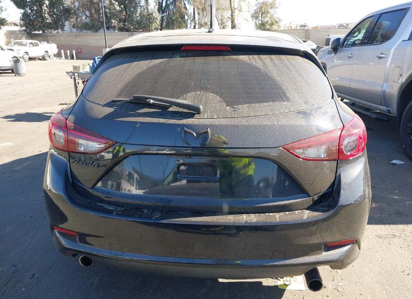 Photo 16 of 2018 Mazda Mazda3 TOURING (VIN 3MZBN1L32JM273992)