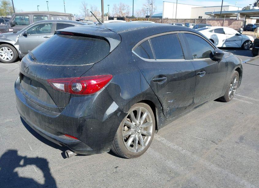 Photo 4 of 2018 Mazda Mazda3 TOURING (VIN 3MZBN1L32JM273992)